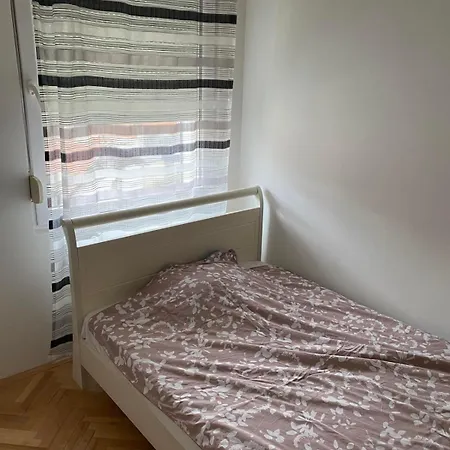 Vlada Apartment